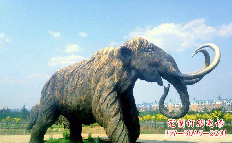 贵阳公园长毛象动物铜雕