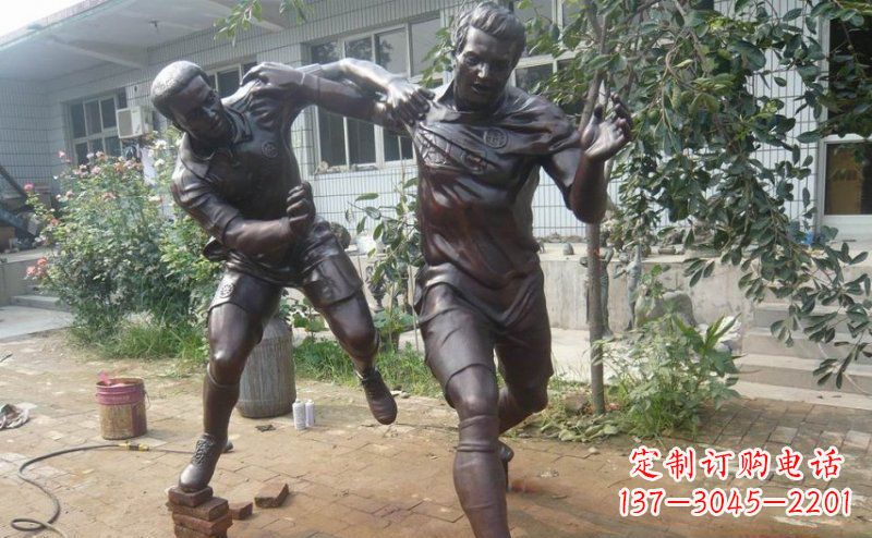 贵阳公园足球运动人物铜雕