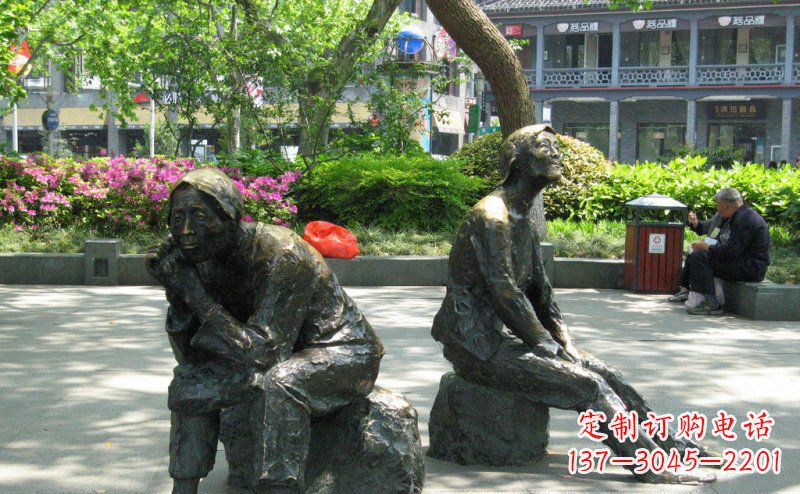 贵阳充满深情的老人铜雕