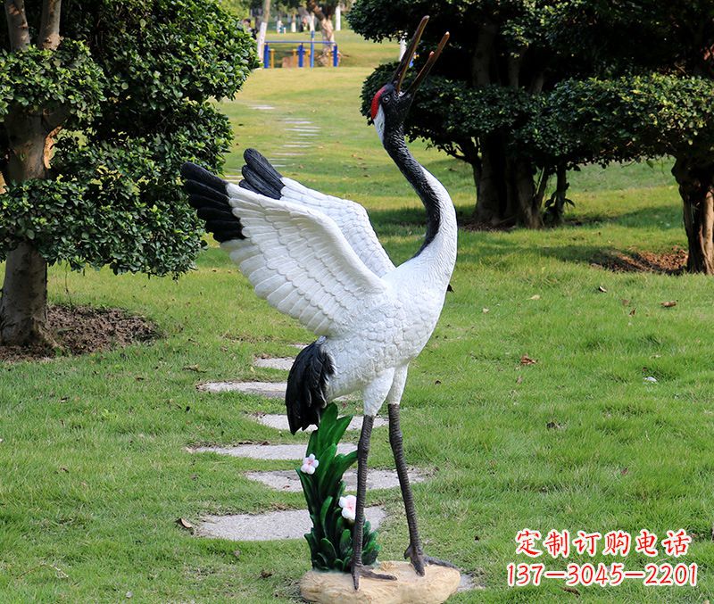 贵阳古典仙鹤雕塑，融入神秘风语