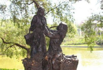 贵阳温馨铜雕公园里喂母亲吃荔枝的女孩
