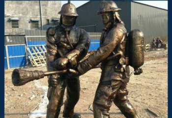 贵阳以消防员为原型的铜雕塑