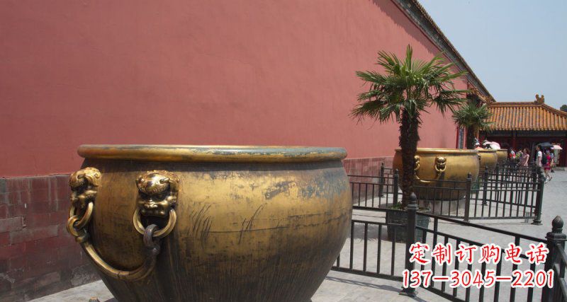 贵阳故宫铜水缸铜雕