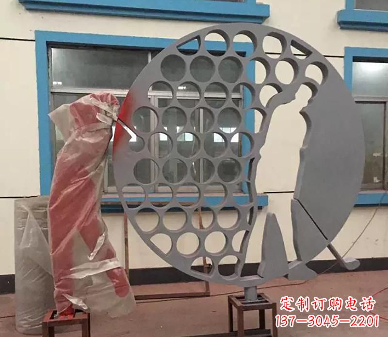 贵阳广场不锈钢打高尔夫球雕塑