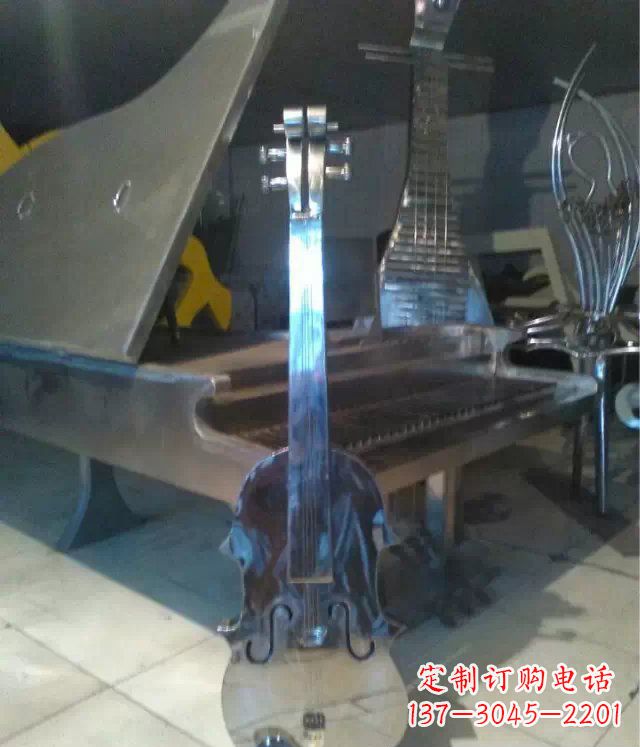 贵阳中领雕塑：优雅音乐之旅，为您带来不锈钢吉他景观雕塑！