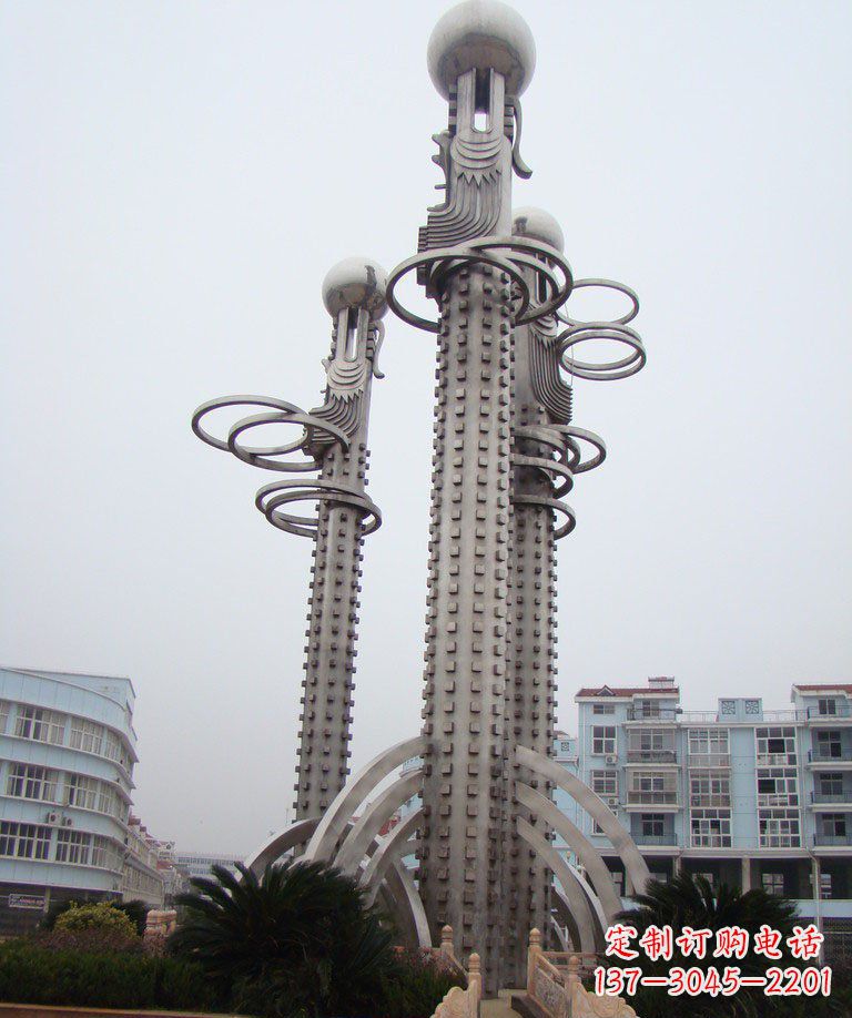 贵阳精美的不锈钢龙柱雕塑;