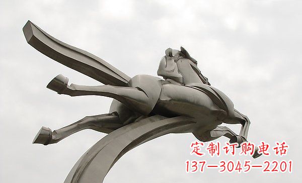 贵阳中领雕塑：高精度不锈钢一马当先雕塑