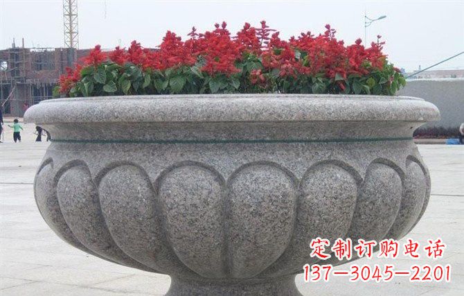 贵阳流线形花盆雕塑，打造完美室外空间