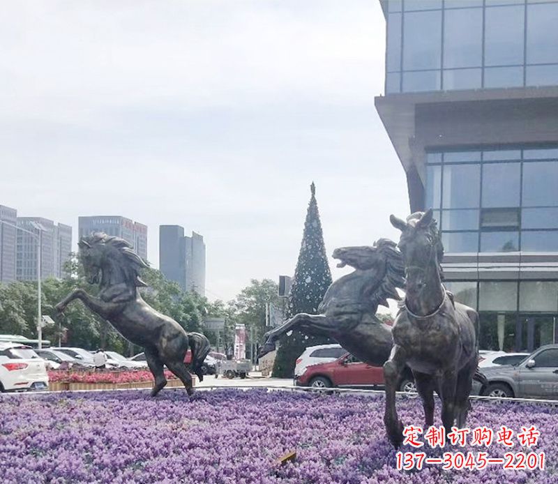 贵阳广场动物奔跑的马铜雕