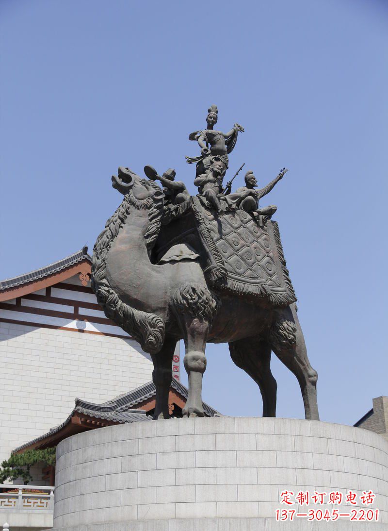 贵阳广场古代人物骑骆驼铜雕