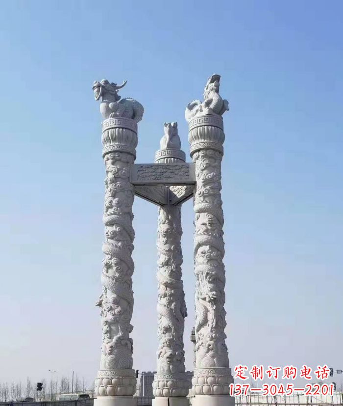 贵阳领雕塑：十二生肖石柱多彩景观