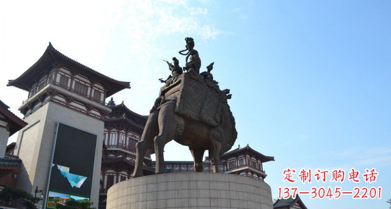 贵阳广场骑骆驼的古代美女景观铜雕