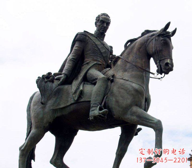贵阳广场骑马的西方人物铜雕
