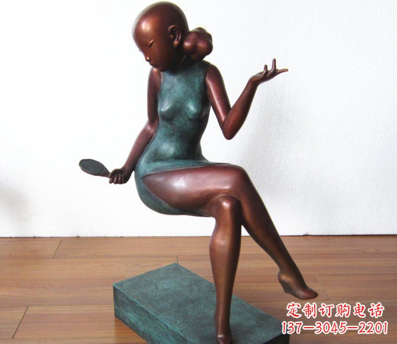贵阳广场铜雕美女照镜子人物雕塑