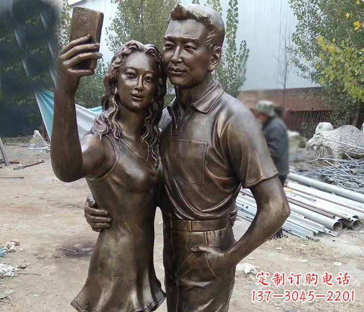 贵阳广场铜雕拍照情侣人物雕塑