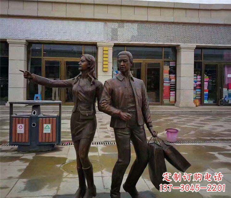贵阳逛街购物的情侣人物铜雕