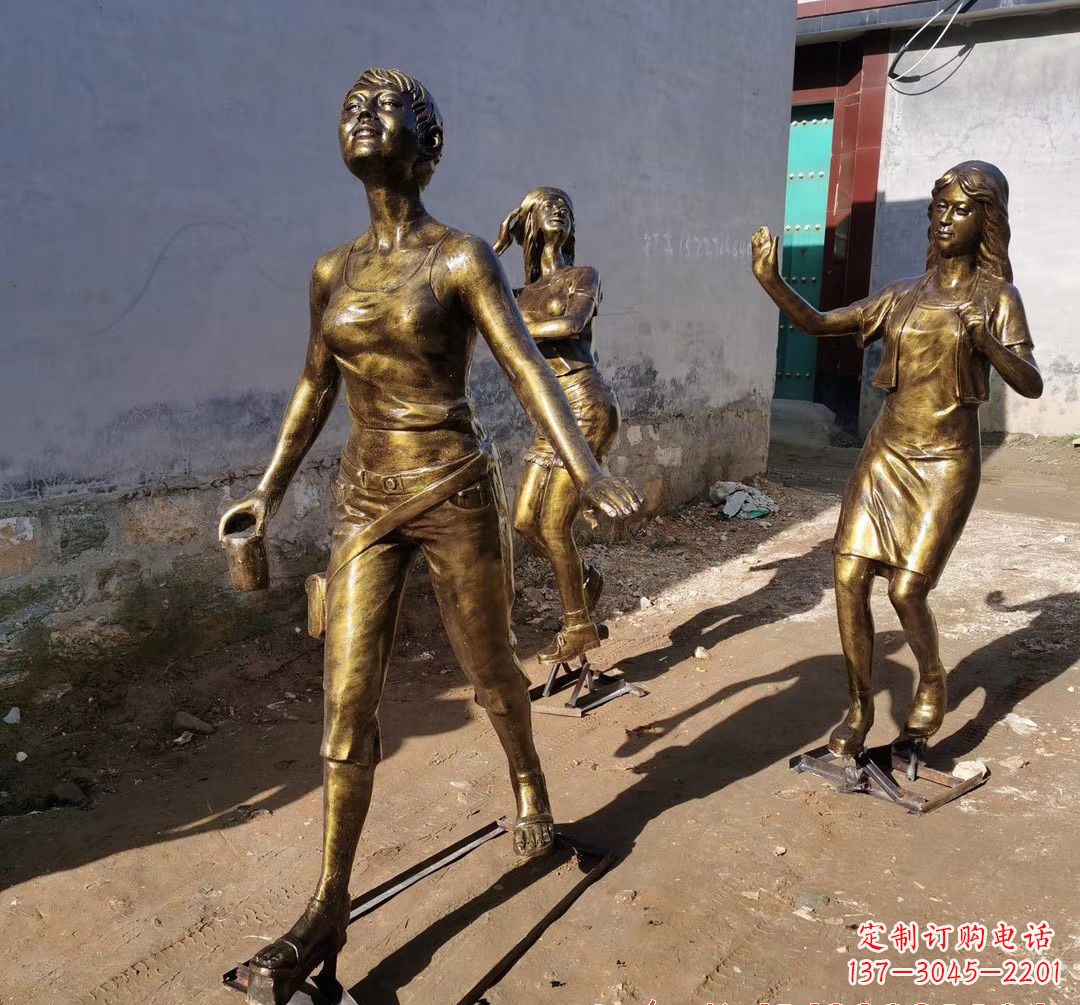 贵阳逛街美女人物铜雕