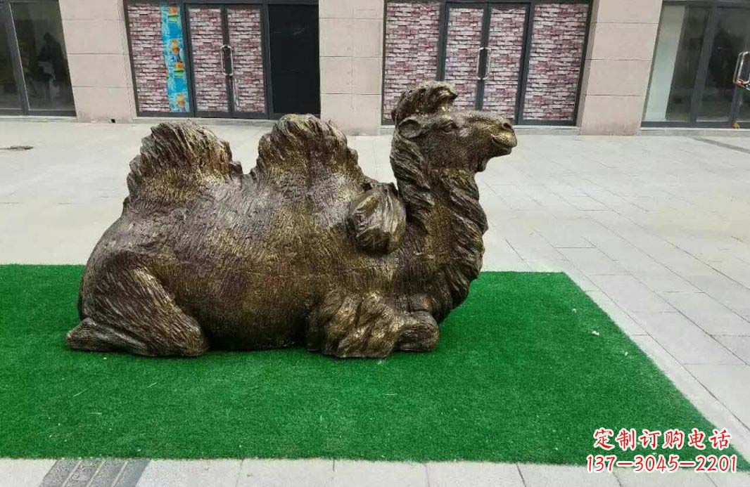 贵阳跪姿骆驼铜雕