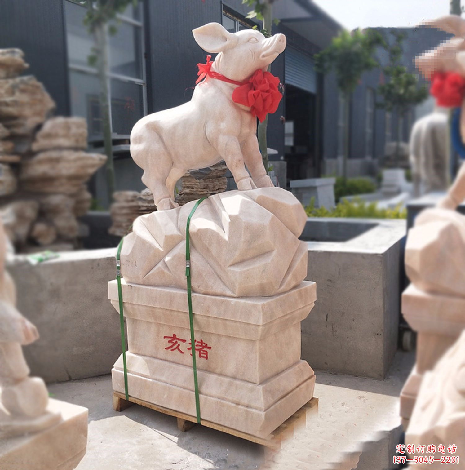 贵阳精美猪年雕塑，欢庆猪年新年