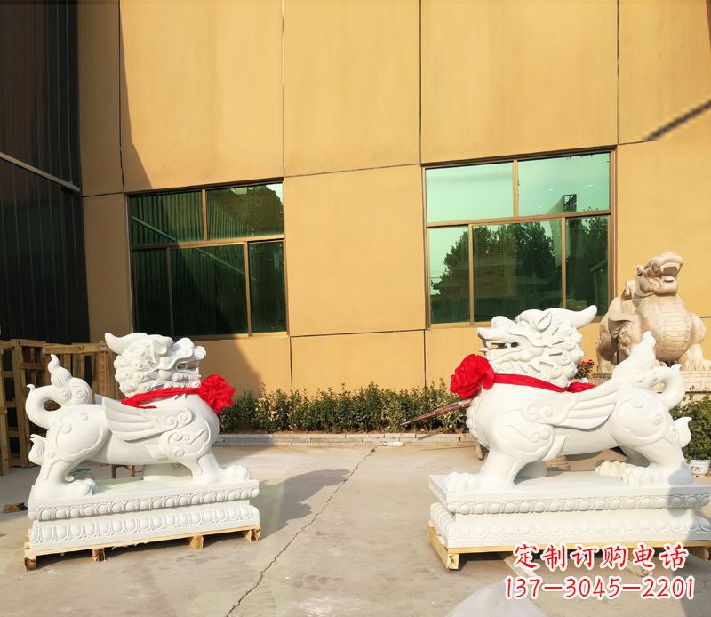 贵阳汉白玉立式貔貅门口招财石雕