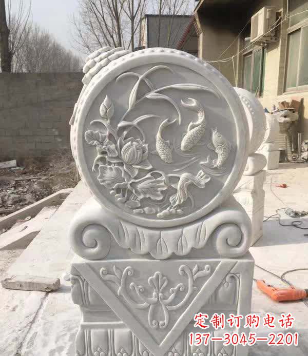 贵阳以汉白玉石制作的门墩雕塑