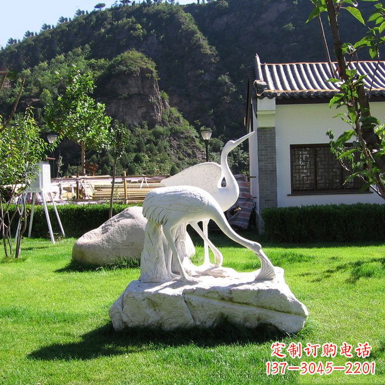 贵阳仙鹤石雕公园草坪动物雕塑