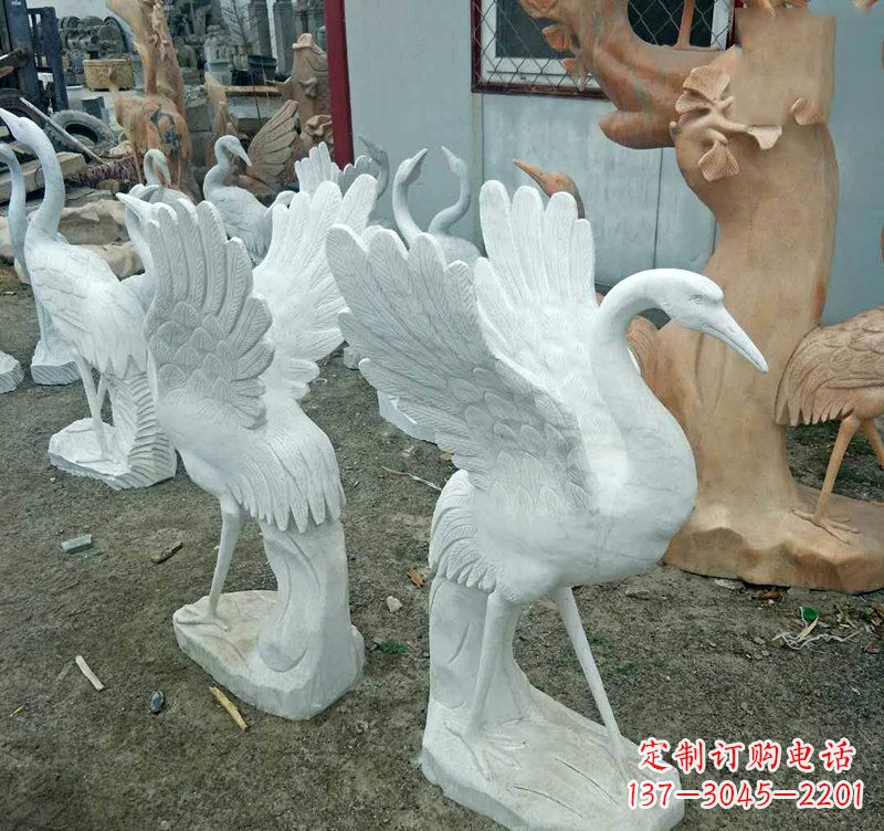 贵阳装点家园的仙鹤石雕
