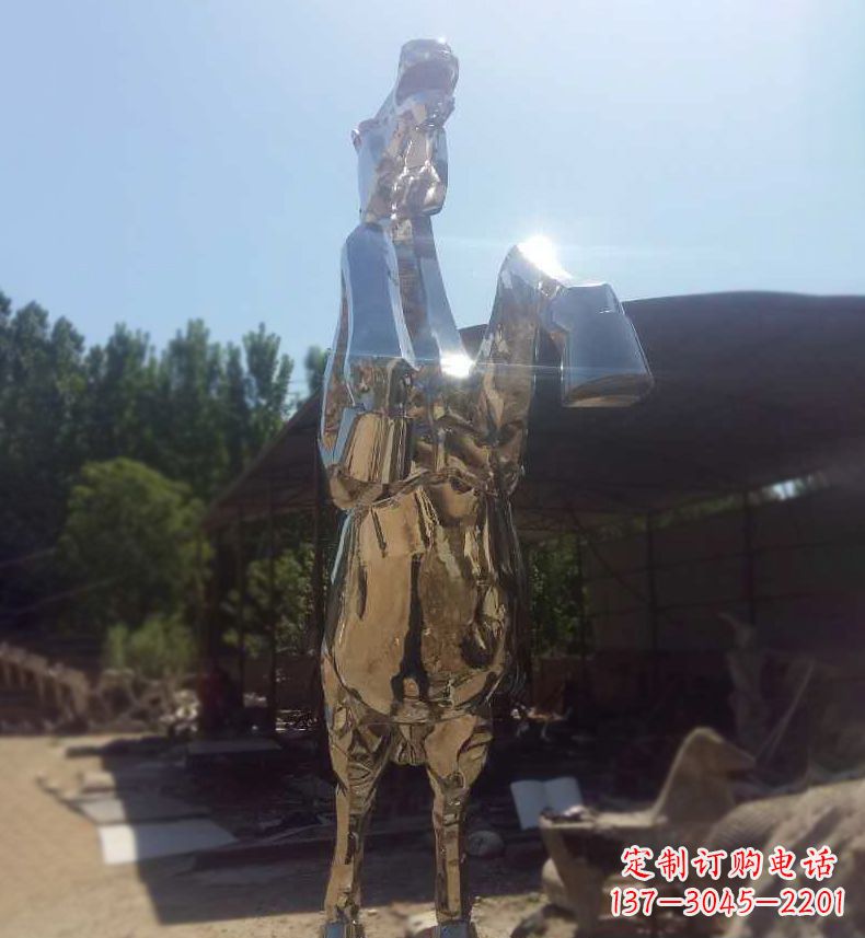 贵阳典雅马雕,不锈钢镜面奔马雕塑,个性精彩