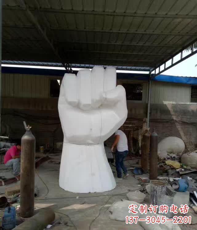贵阳中领雕塑推出户外不锈钢拳头雕塑