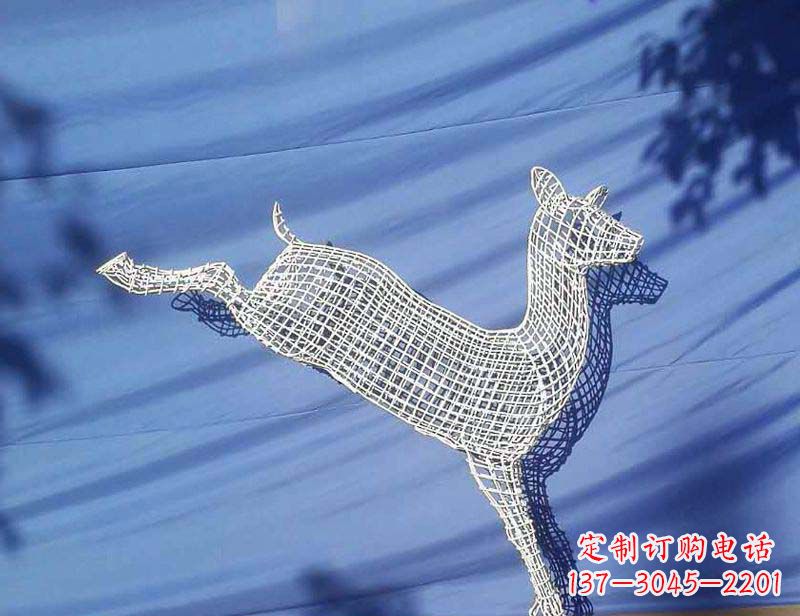 贵阳搭载优雅气质的不锈钢小鹿雕塑