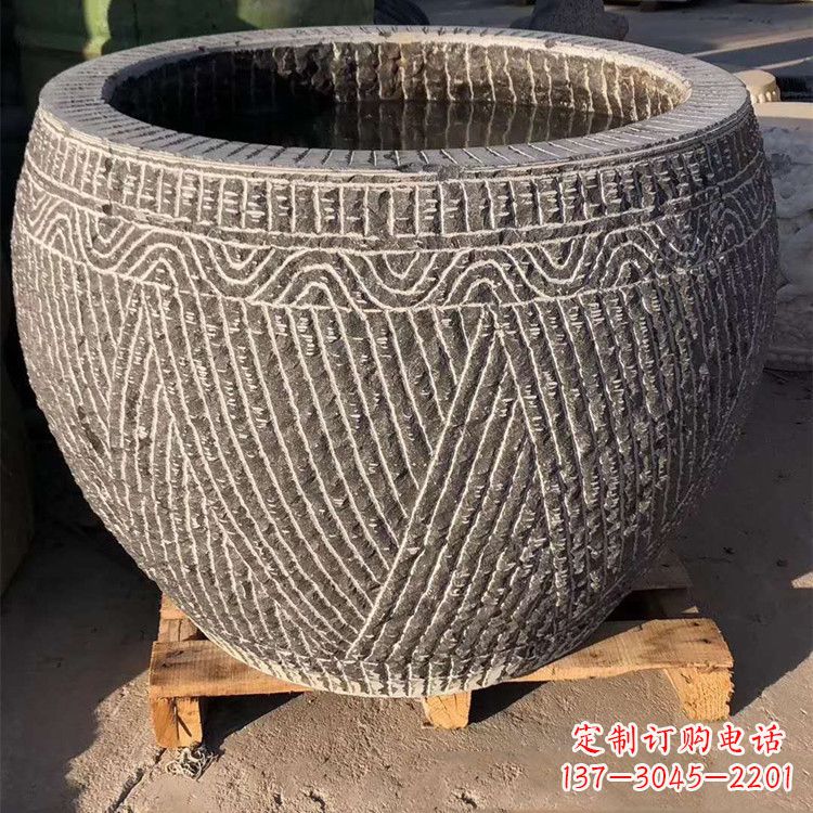 贵阳花园石头鱼缸