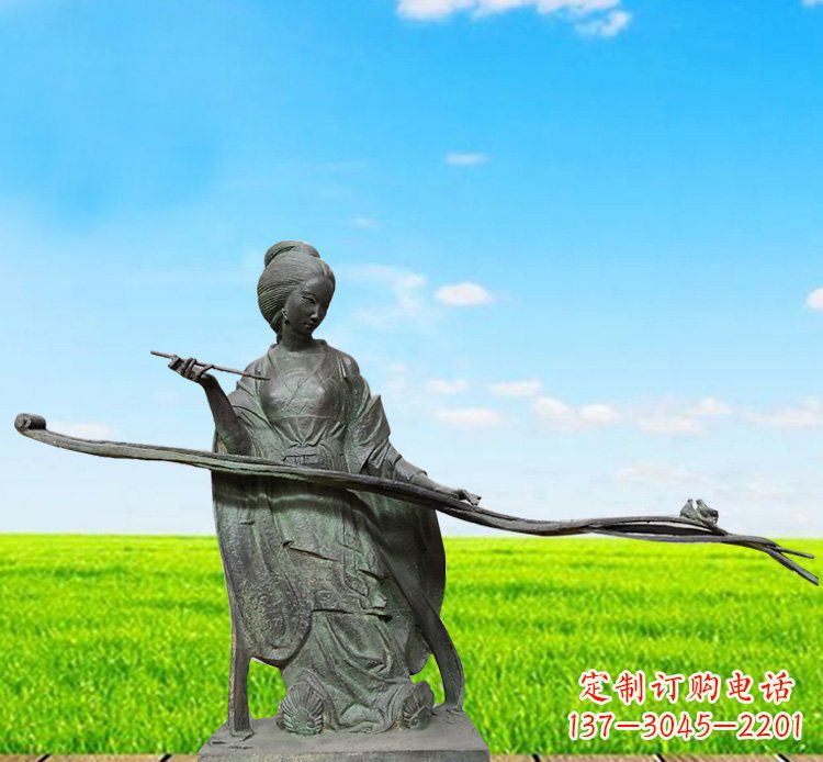 贵阳画画的古代美女铜雕