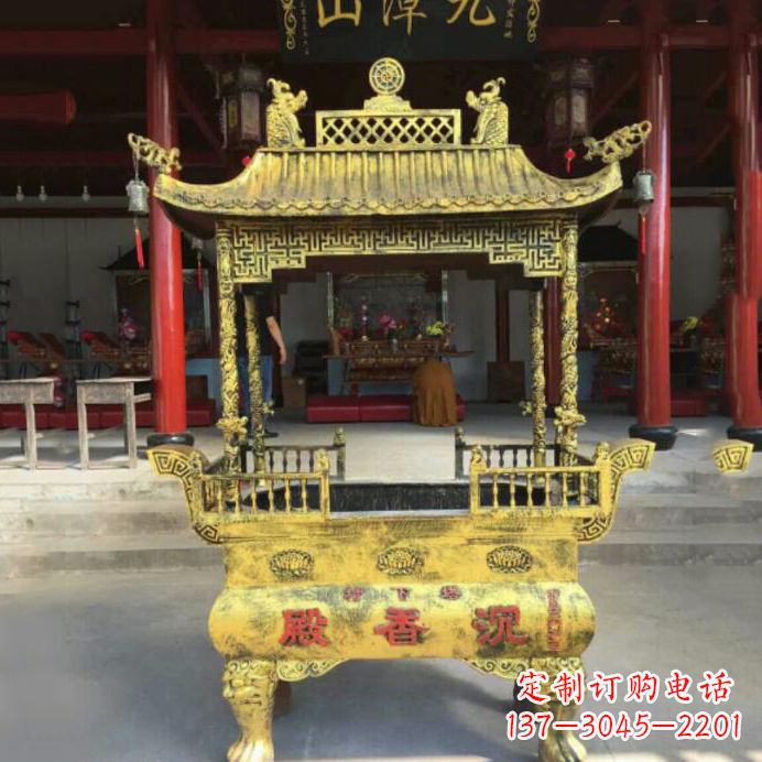 贵阳艺术之美，黄铜香炉雕塑