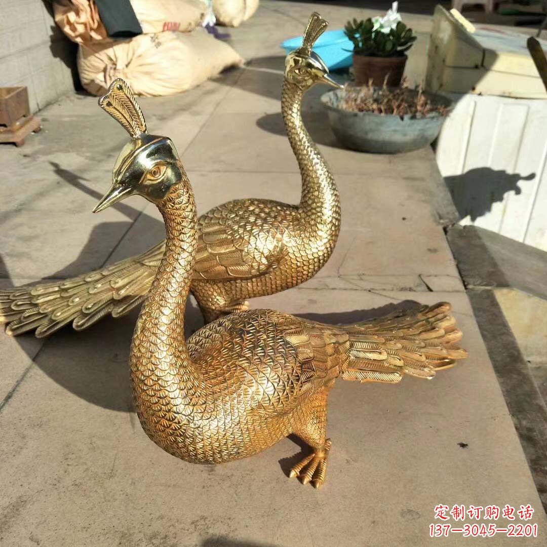 贵阳高贵典雅的黄铜雕刻孔雀雕塑