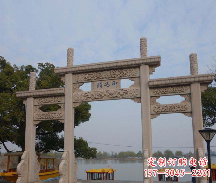 贵阳景区三门古典牌坊石雕