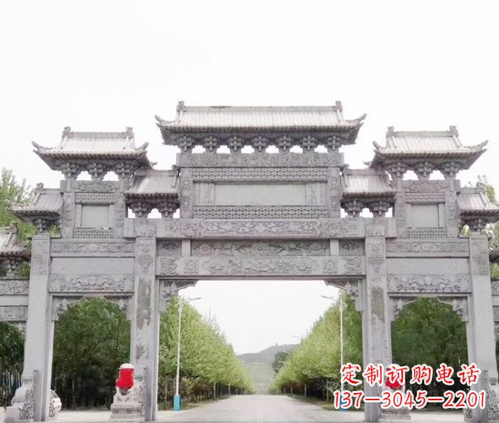 贵阳三门石雕牌坊,独具特色的地标雕塑