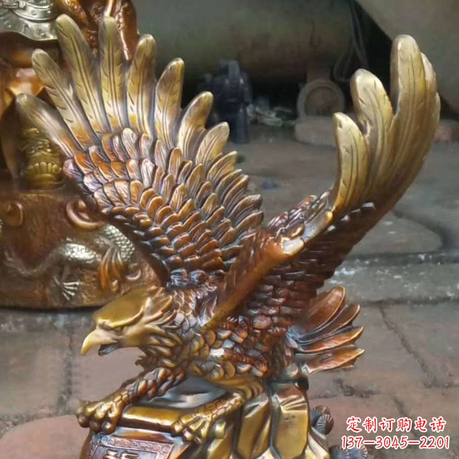 贵阳老鹰展翅铜雕塑
