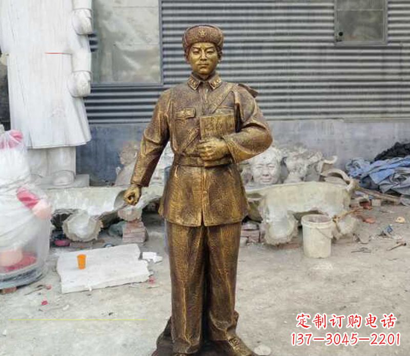 贵阳传承爱国精神,让雷锋雕塑永久守护家园