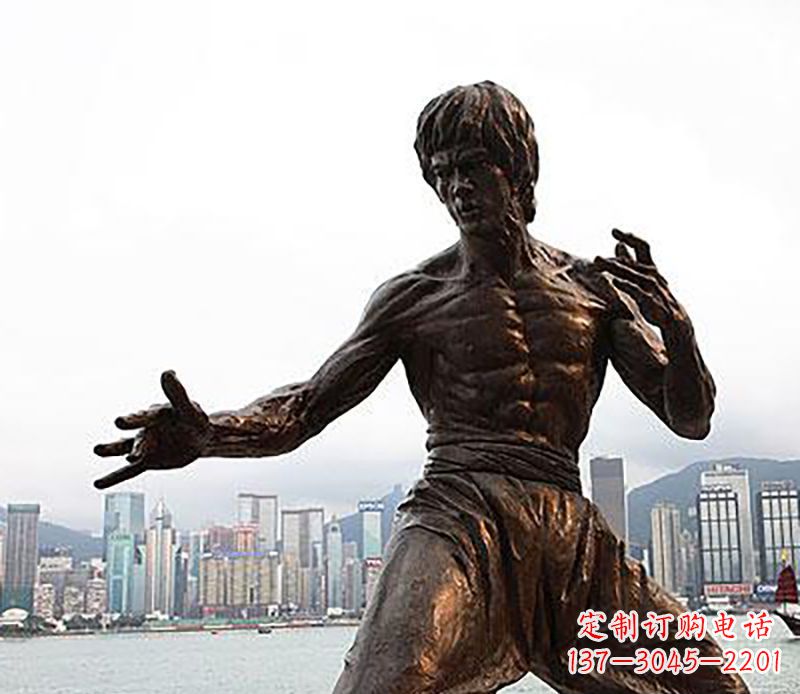 贵阳李小龙铜雕,为您展现明星的精彩!