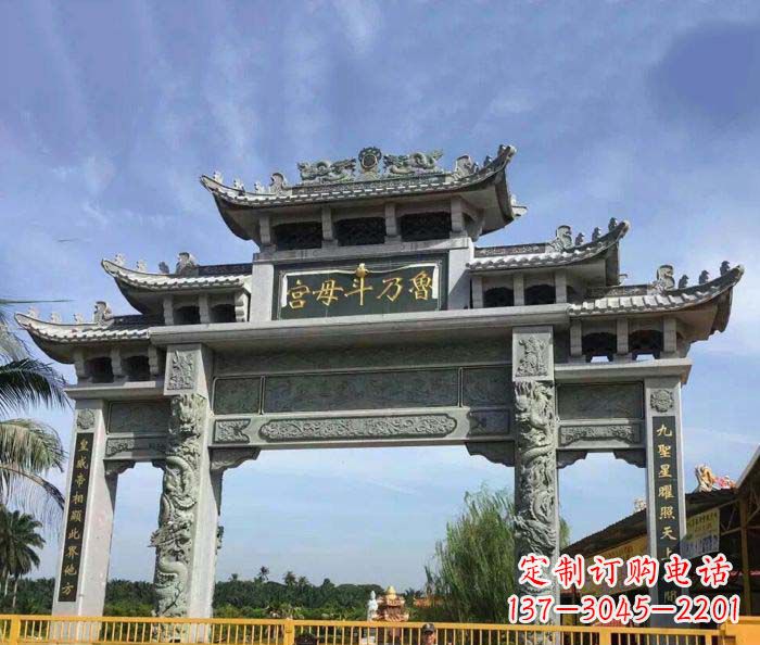 贵阳独具特色的石雕牌坊雕塑