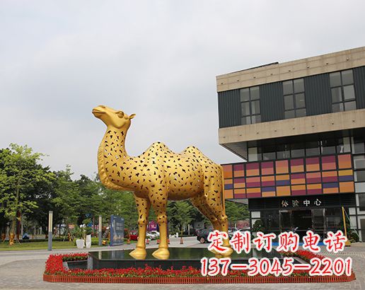 贵阳闪亮可爱的不锈钢骆驼雕塑