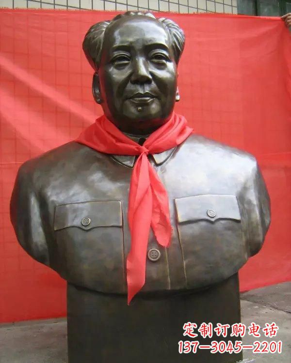 贵阳毛主席铜雕像，见证历史的瞬间