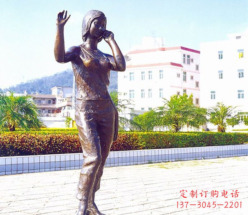 贵阳美女打电话广场景观铜雕