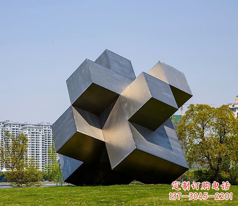 贵阳童年回忆，用魔方不锈钢雕塑激发梦想