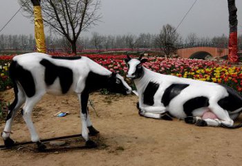 贵阳室外仿真动物雕塑-奶牛，为您打造精美细腻的艺术品