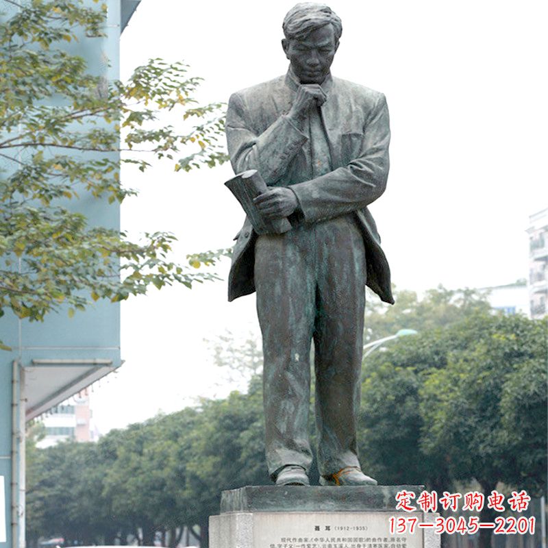 贵阳很多历史上著名的人物都有精美的雕塑来表彰…