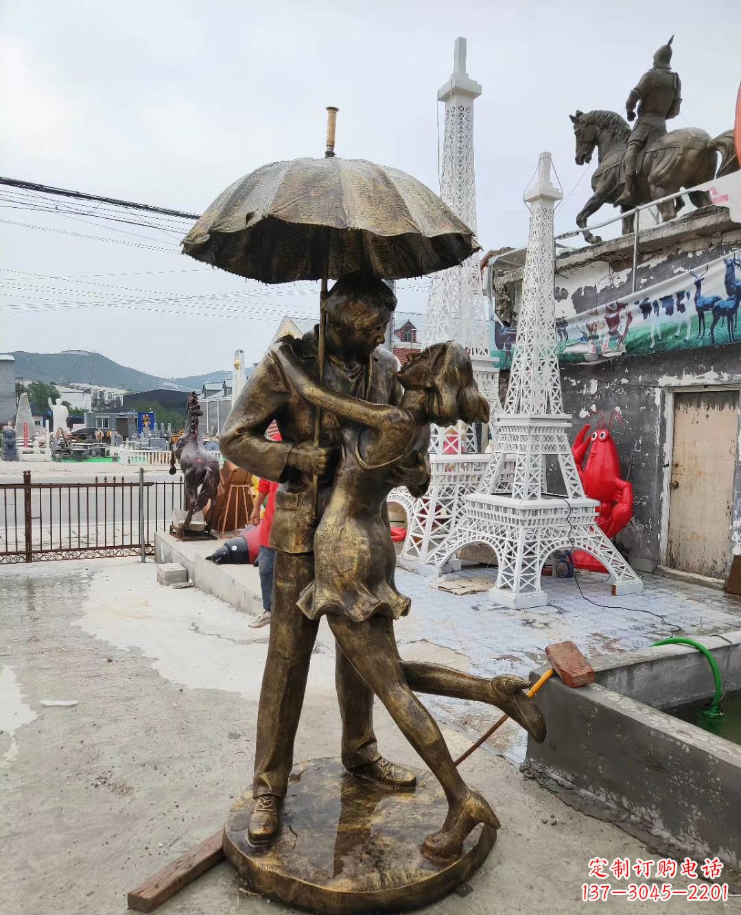 贵阳情侣人物仿铜雕塑