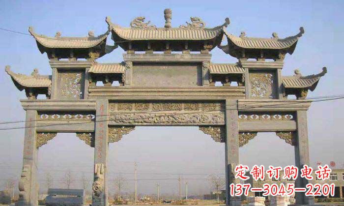 贵阳特色街角石雕牌坊精致典雅的装点