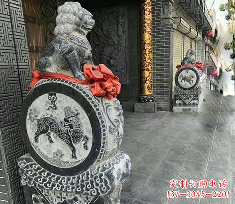 贵阳狮子抱鼓石门墩雕塑，体现古典风格