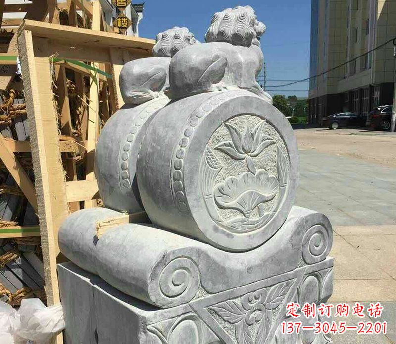 贵阳中领雕塑：仿古石门墩石雕艺术品